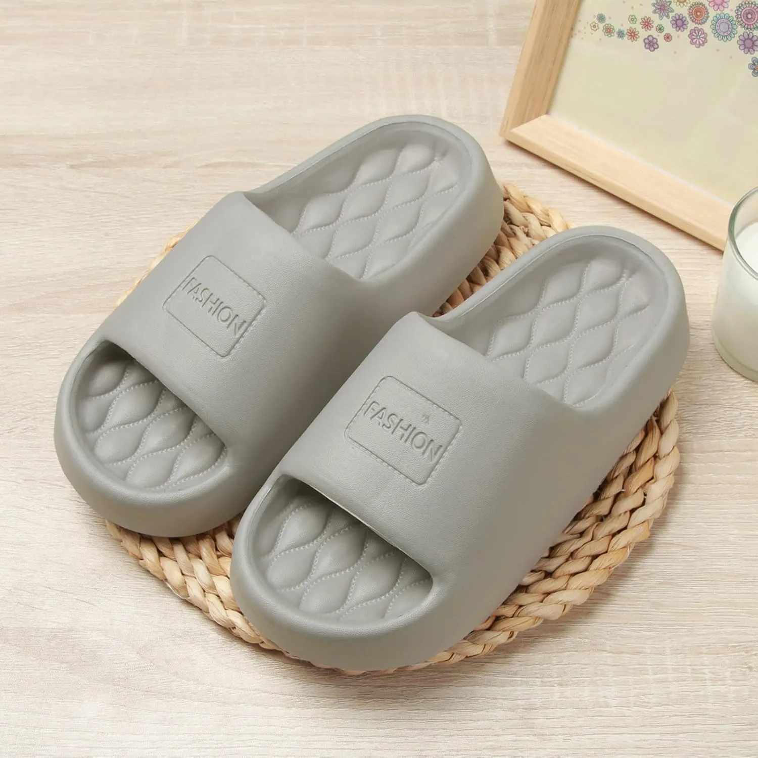 Women's Flat Slippers Indoor Home Beach Non Slip Sandal Vacation Sandals Comfortable Walking Sandals for Women